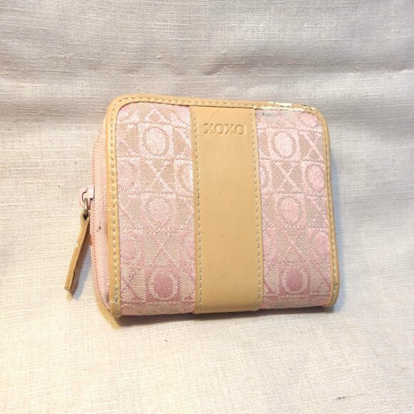 *** XOXO *** Clutch WALLET / Zip Around / Blemish Top Right Reason for Low Price - Picture 1 of 3